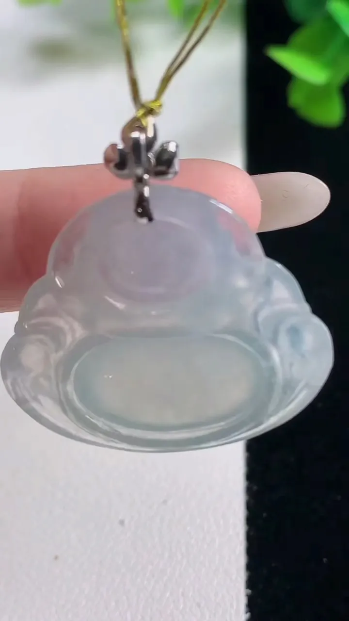 天然A货翡翠种白冰佛公吊坠，尺寸26.6-29.7-5.7，重量:7.16g
10月27日