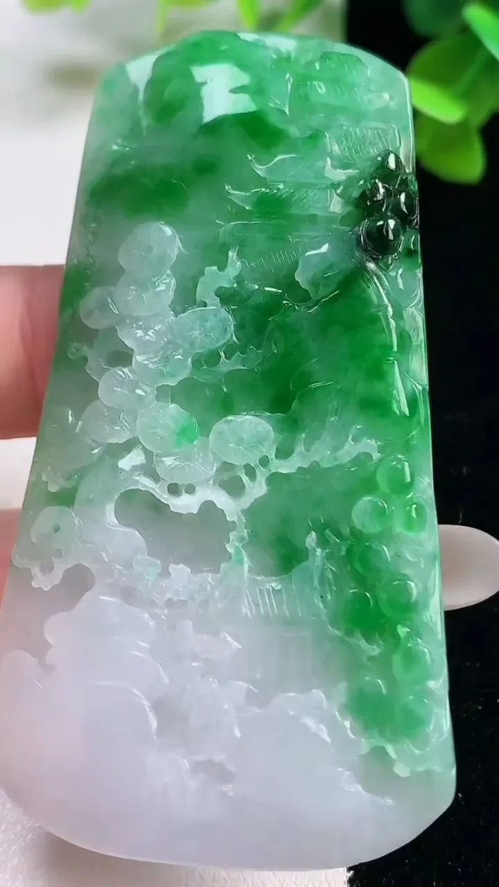 天然A货翡翠山水牌吊坠，尺寸70-38-5.7，重量:33.53g
10月27日