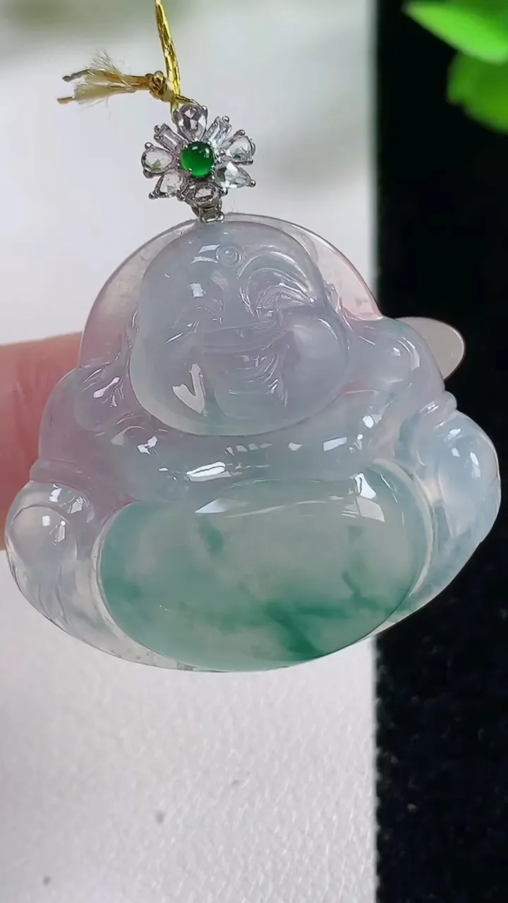 天然A货翡翠种飘花佛公吊坠，尺寸28.8-31.7-6.2，重量:9.53g
10月27日