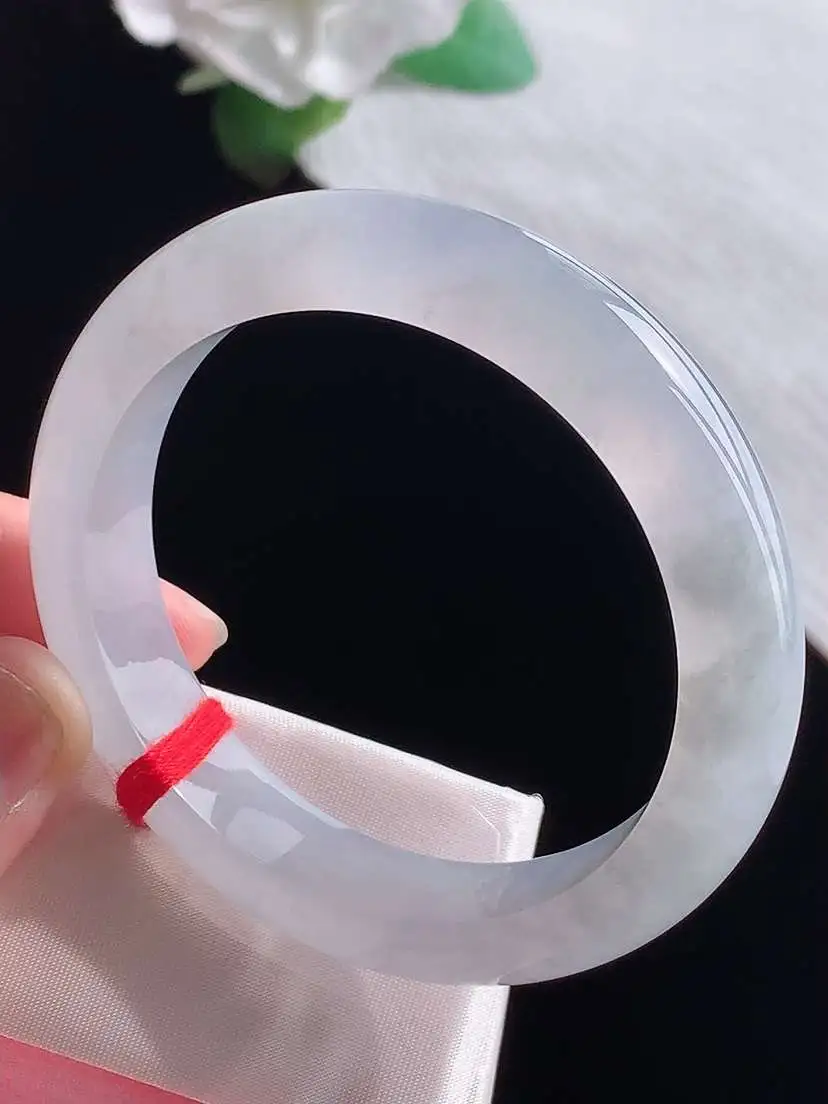 a货翡翠老坑冰种白月光正装正圈手镯54-55圈口  尺寸54×12.2×8.5mm  1025