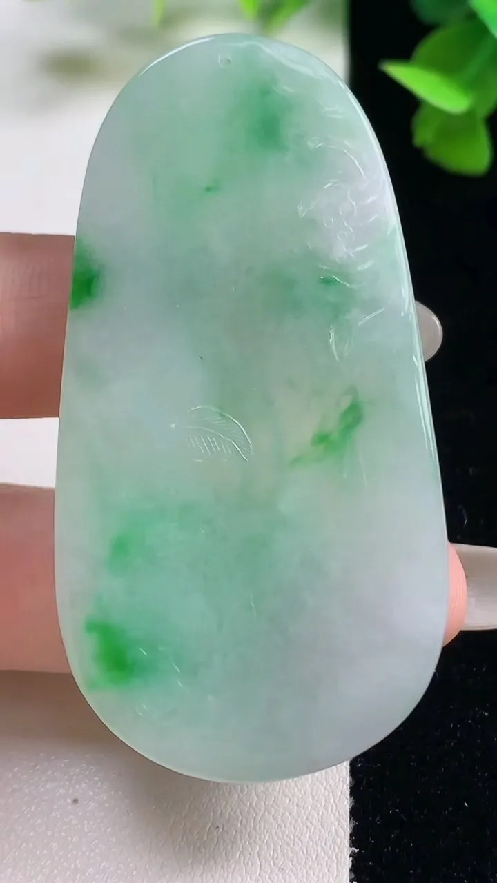 天然A货翡翠阿弥陀佛吊坠，尺寸60-31.8-5，重量:21.94g
10月27日