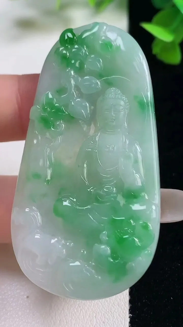 天然A货翡翠阿弥陀佛吊坠，尺寸60-31.8-5，重量:21.94g
10月27日