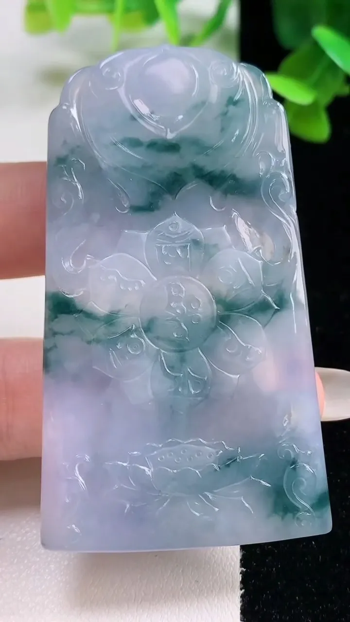 天然A货翡翠种紫罗兰飘花文殊菩萨吊坠，尺寸64-35.3-6，重量:32.16g
10月27日