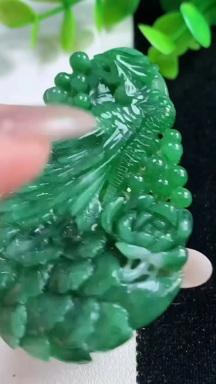 天然A货翡翠凤凰吊坠，尺寸63.7-38-6.9，重量:29.21g
10月28日