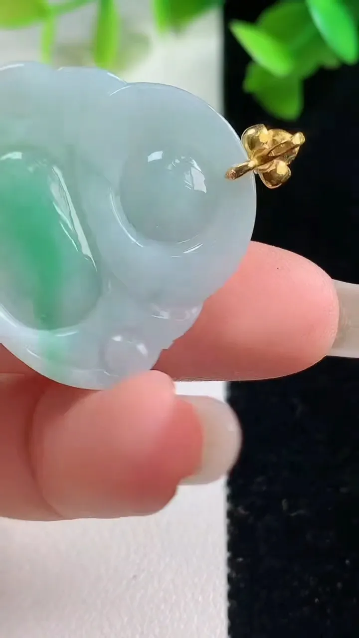 天然A货翡翠佛公吊坠，尺寸28.7-30.7-6，重量:8.19g
10月28日