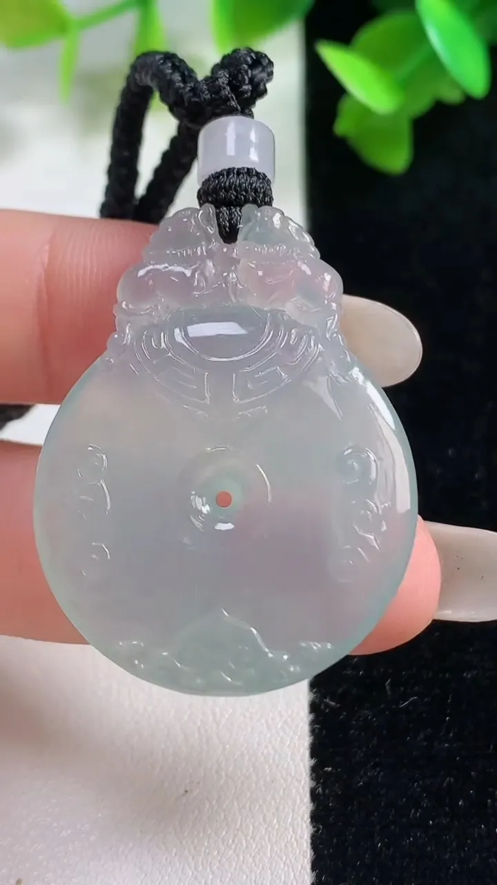 天然A货翡翠复古平安扣吊坠，尺寸37-28.6-4.2，重量:13.03g
10月28日