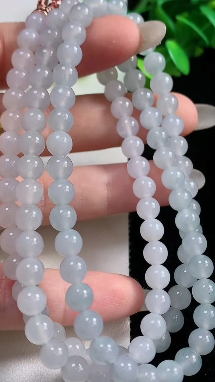 天然A货翡翠冰种飘花圆珠项链，尺寸5.9-108颗，重量:43.11g
10月28日
