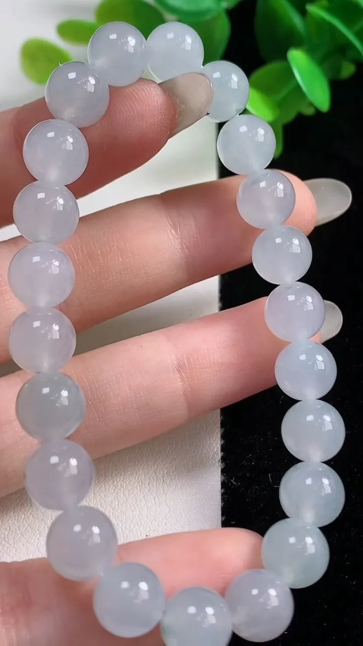 天然A货翡翠种白冰圆珠手串，尺寸8.4-22颗，重量:24.11g10月28日
工厂直销收藏佳品,种好水足，色泽均匀，有种有色，上手高大气！