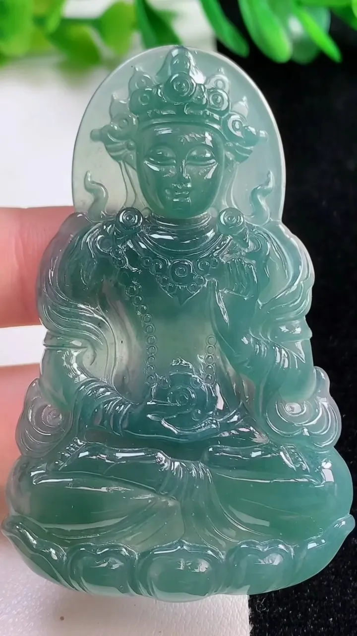 天然A货翡翠度母观音吊坠，尺寸68-42-5，重:25.58g
10月28日