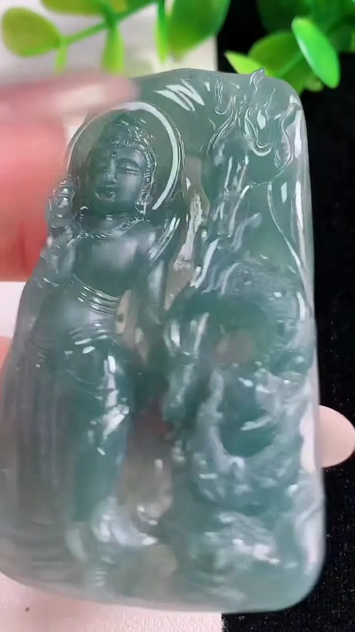 天然A货翡翠蓝水祥龙虚空藏菩萨吊坠，尺寸66-39.7-7.3，重量:32.27g
10月28日