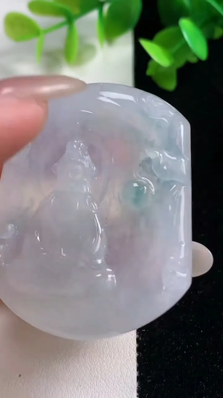 天然A货翡翠冰种飘花观音菩萨吊坠，尺寸51.4-42.2-5.3，重量:24.92g
10月28日