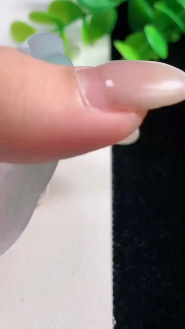 天然A货翡翠度母观音吊坠，尺寸54.6-53-6.2，重量:36.78g
10月28日