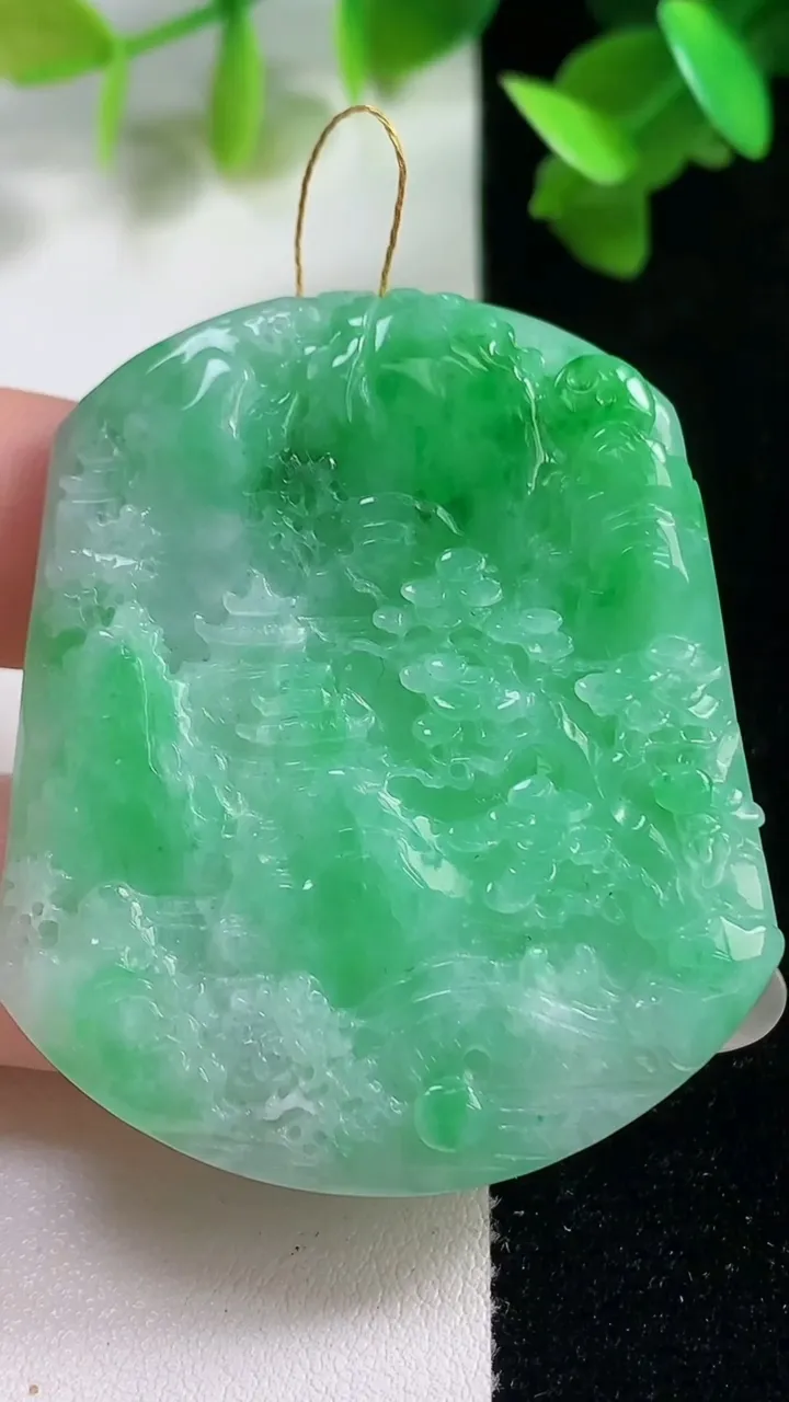 天然A货翡翠山水牌吊坠，尺寸48.8-40.6-5.5，重量:22.91g
10月28日