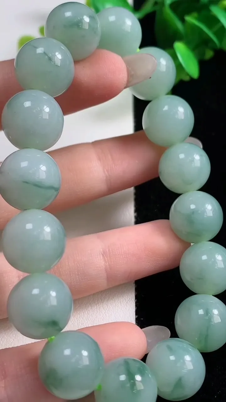 天然A货翡翠圆珠手串，尺寸12.8-16颗，重量:62.51g10月28日
工厂直销收藏佳品,种好水