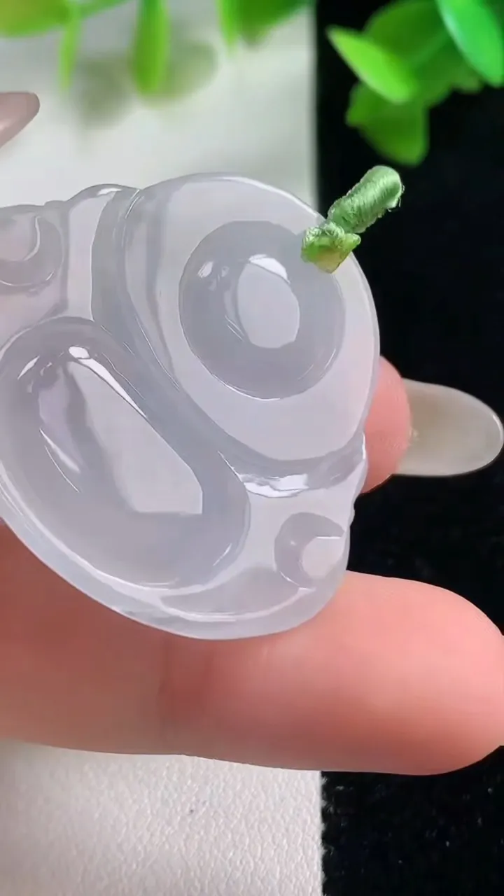 天然A货翡翠佛公吊坠，尺寸32.5-35-6，重量:9.85g
10月28日