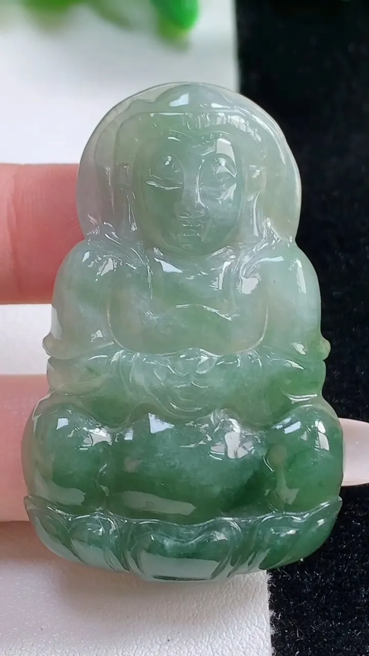 天然A货翡翠观音菩萨吊坠，尺寸52.8-34-6.3，重:18.24g
10月28日