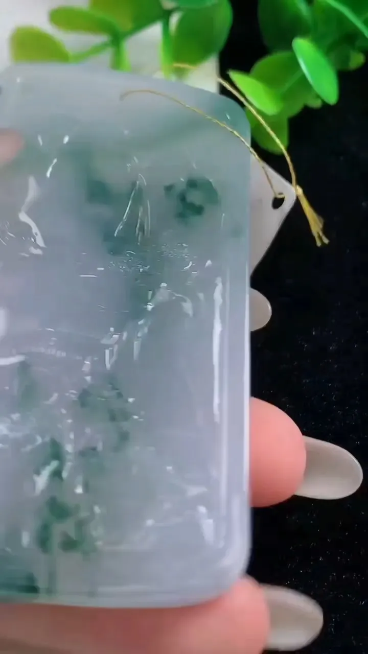 天然A货翡翠牌吊坠，尺寸75.8-43.5-8.4，重量:72.18g
10月28日