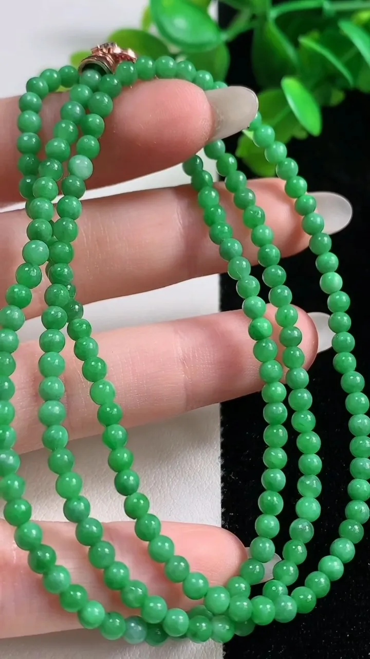 天然A货翡翠小米珠项链，尺寸3.3-171颗，重量:13.54g10月28日
工厂直销收藏佳品,种好水足，色泽均匀，有种有色，上手高大气！
