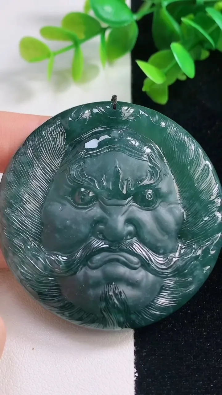 天然A货翡翠馗吊坠，尺寸57.6-10.5，重量:67.56g
10月28日