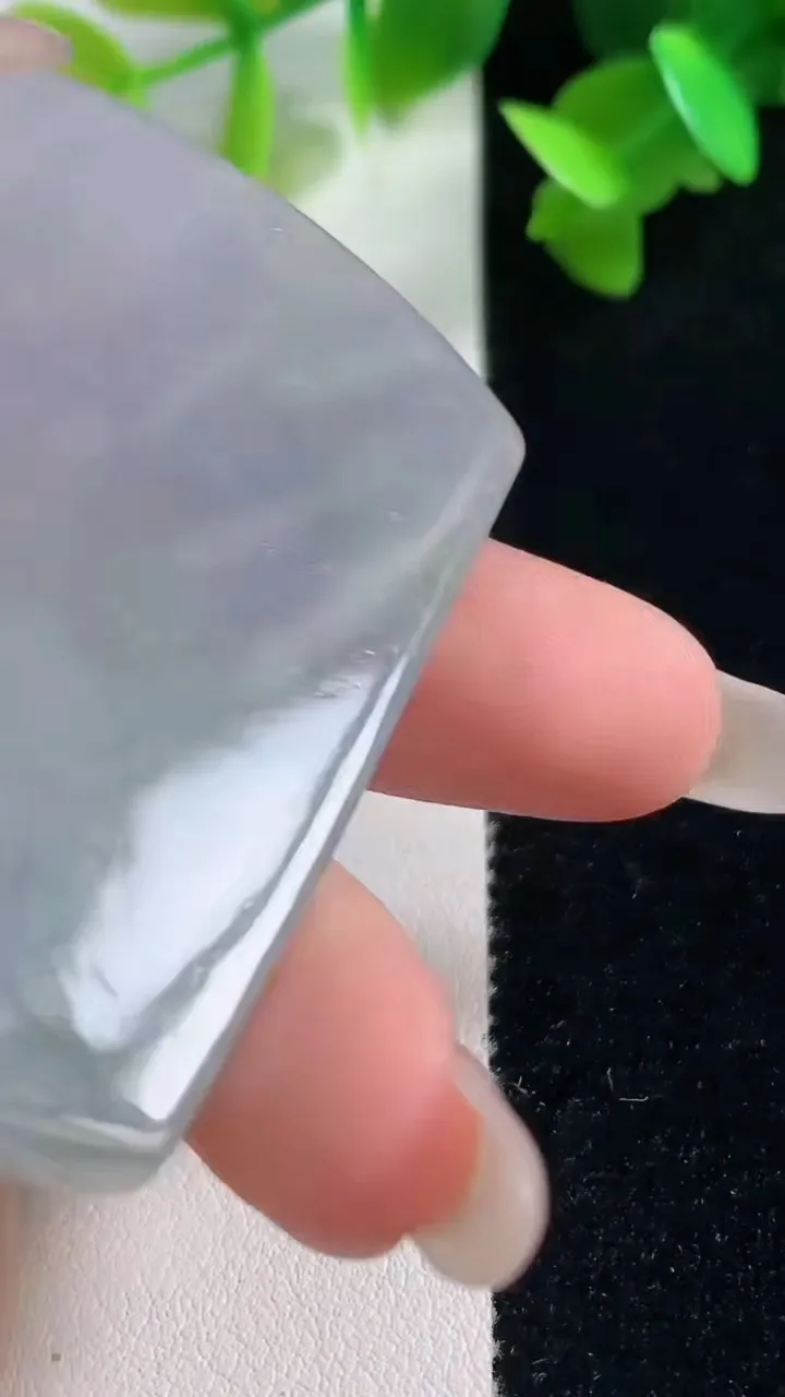 天然A货翡翠冰种紫罗兰山水财神爷吊坠，尺寸58.4-42-5.8，重量:33.63g
10月28日