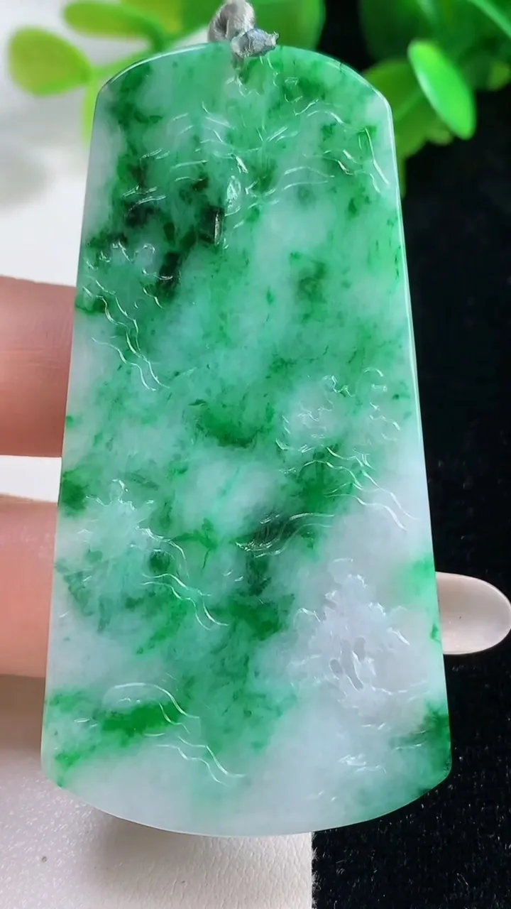 天然A货翡翠山水牌吊坠，尺寸66.7-33.7-5.5，重量:26.05g
10月28日