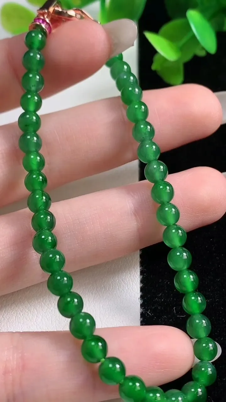 天然A货翡翠圆珠手串，尺寸4.5-38颗，重量:9.41g10月28日
工厂直销收藏佳品,种好水足，