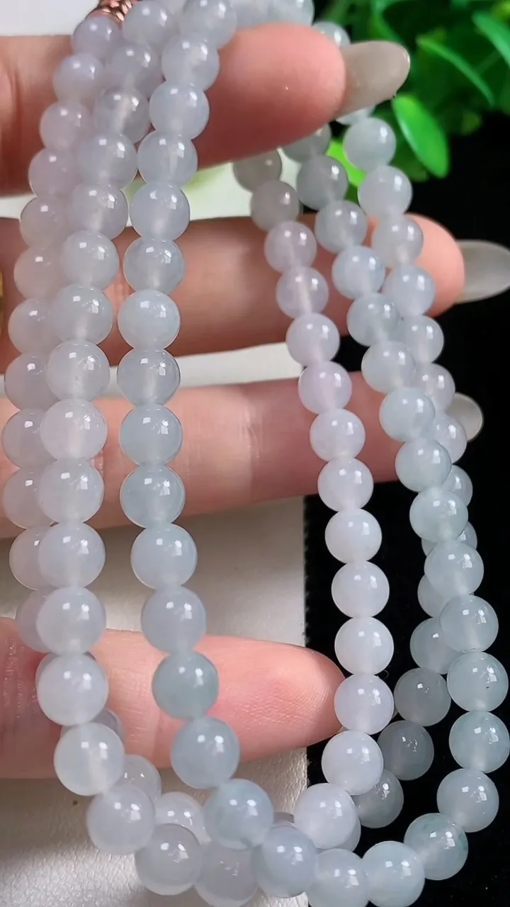 天然A货翡翠冰种飘花圆珠项链，尺寸5.9-108颗，重量:43.11g
10月28日