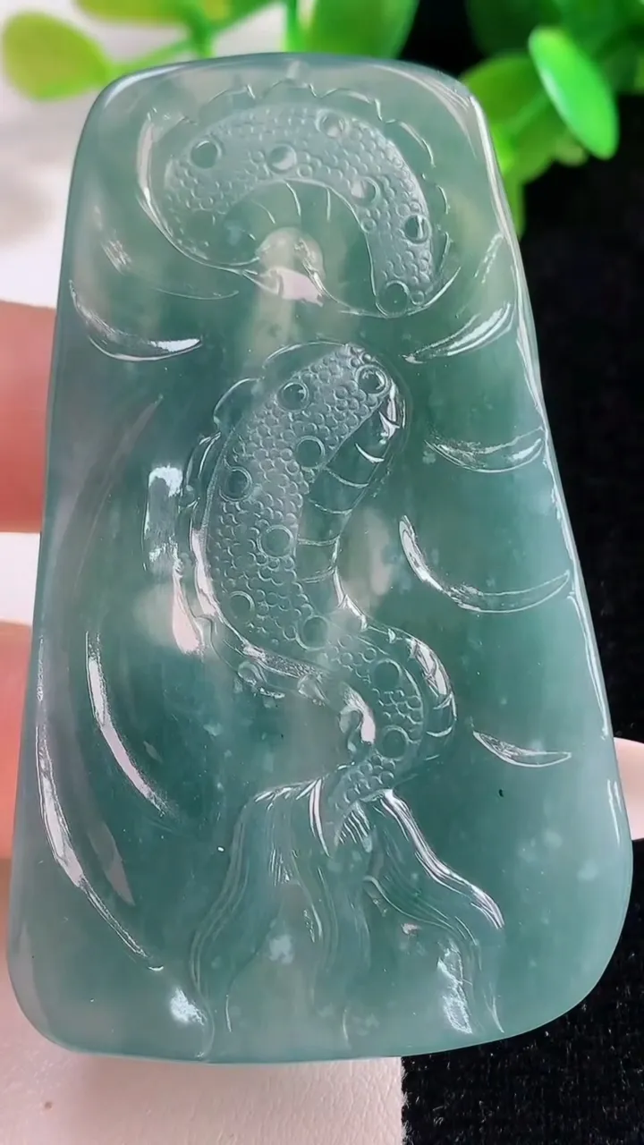 天然A货翡翠蓝水祥龙虚空藏菩萨吊坠，尺寸66-39.7-7.3，重量:32.27g
10月28日