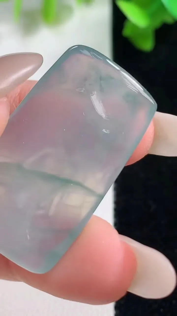 天然A货翡翠冰种飘花无相佛吊坠，尺寸33.7-18.7-6.4，重量:8.26g
10月28日