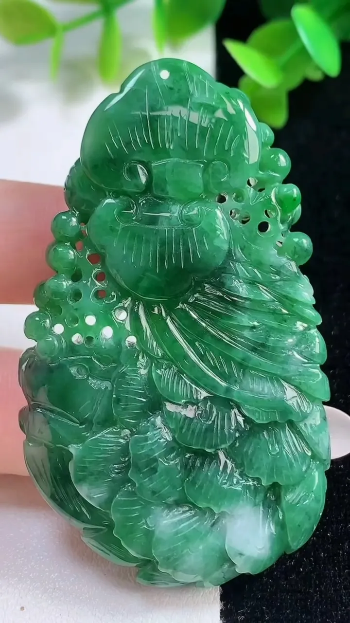 天然A货翡翠凤凰吊坠，尺寸63.7-38-6.9，重量:29.21g
10月28日