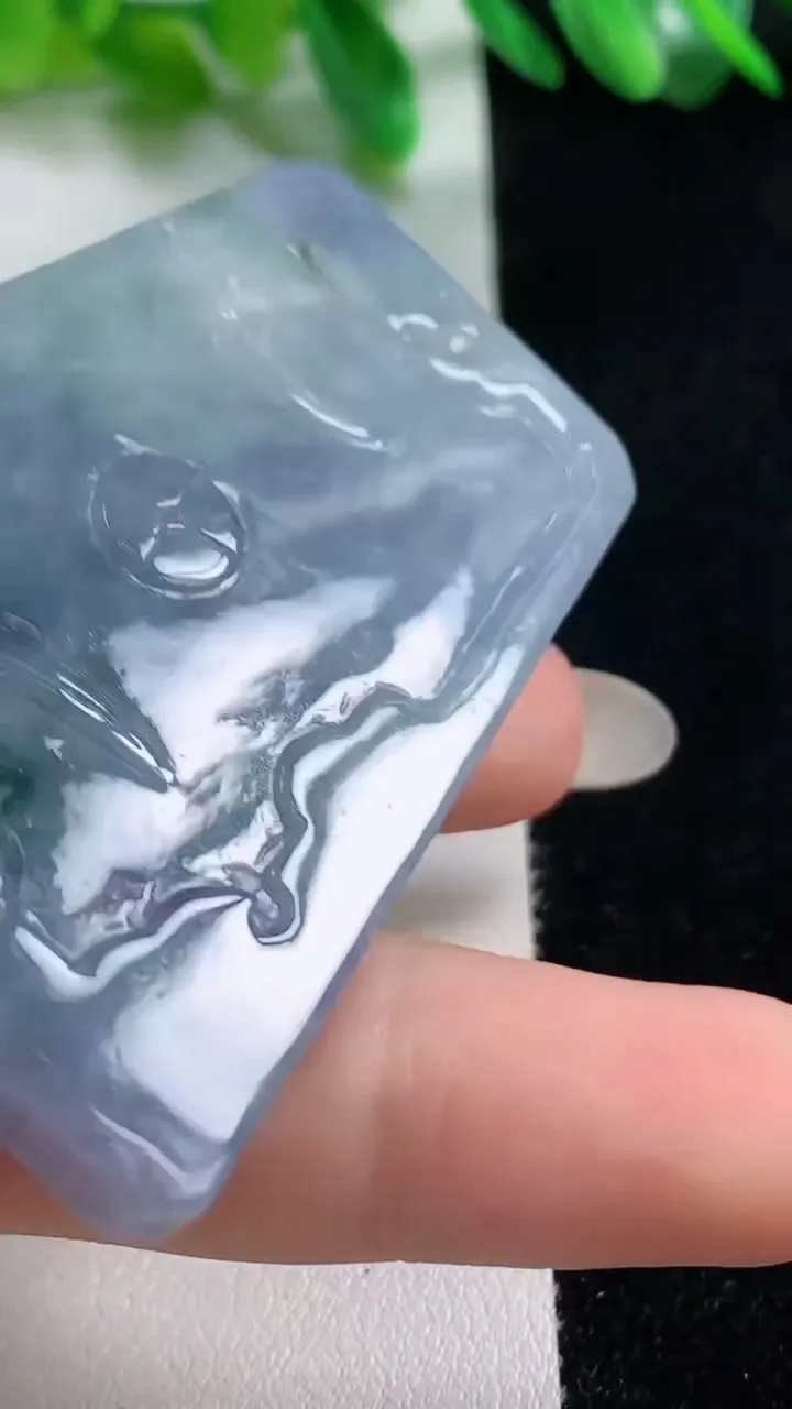 天然A货翡翠紫罗兰 飘花鸟语花香吊坠，尺寸56.6-43-7.5，重:39.24g
10月28日