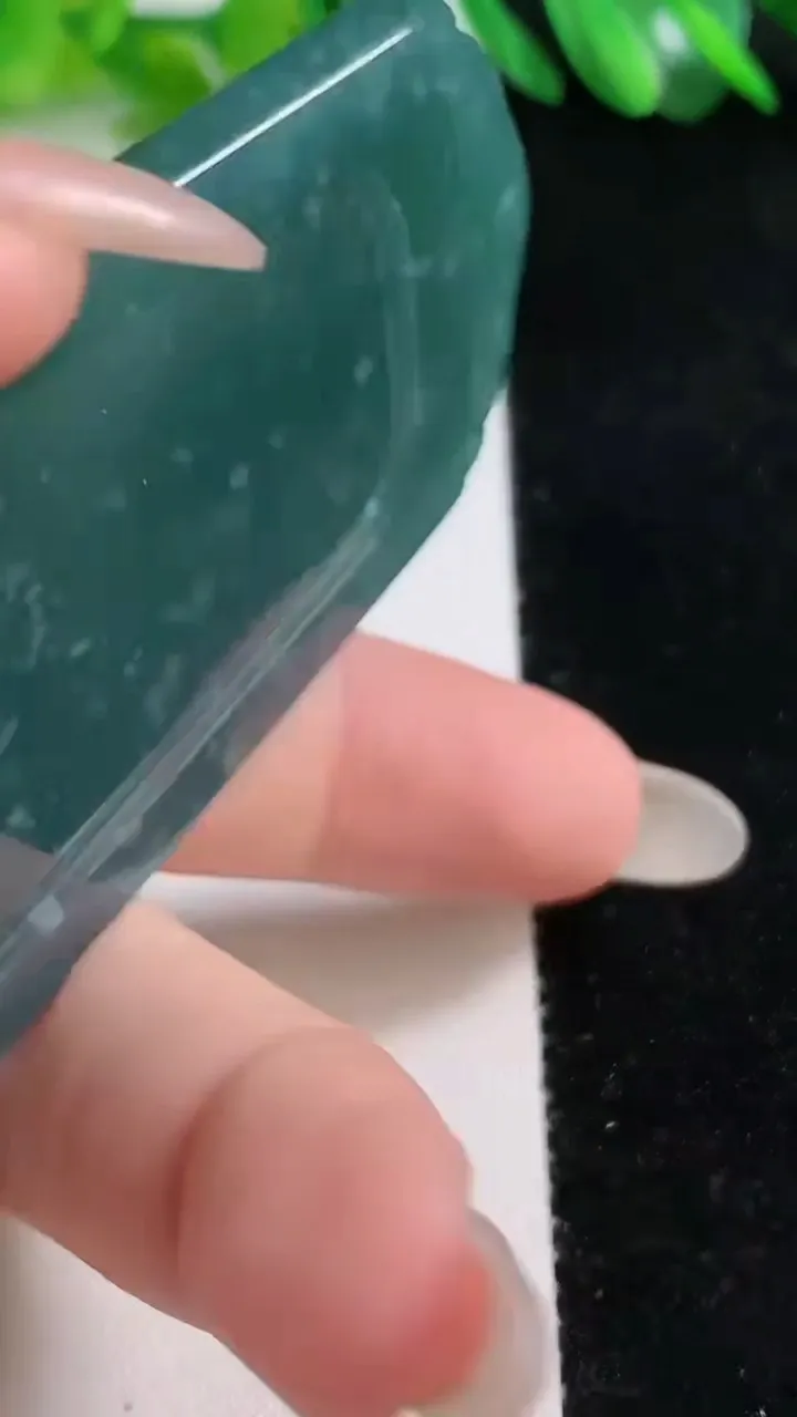 天然A货翡翠蓝水观音菩萨吊坠，尺寸74-44-8，重:56.20g
10月28日