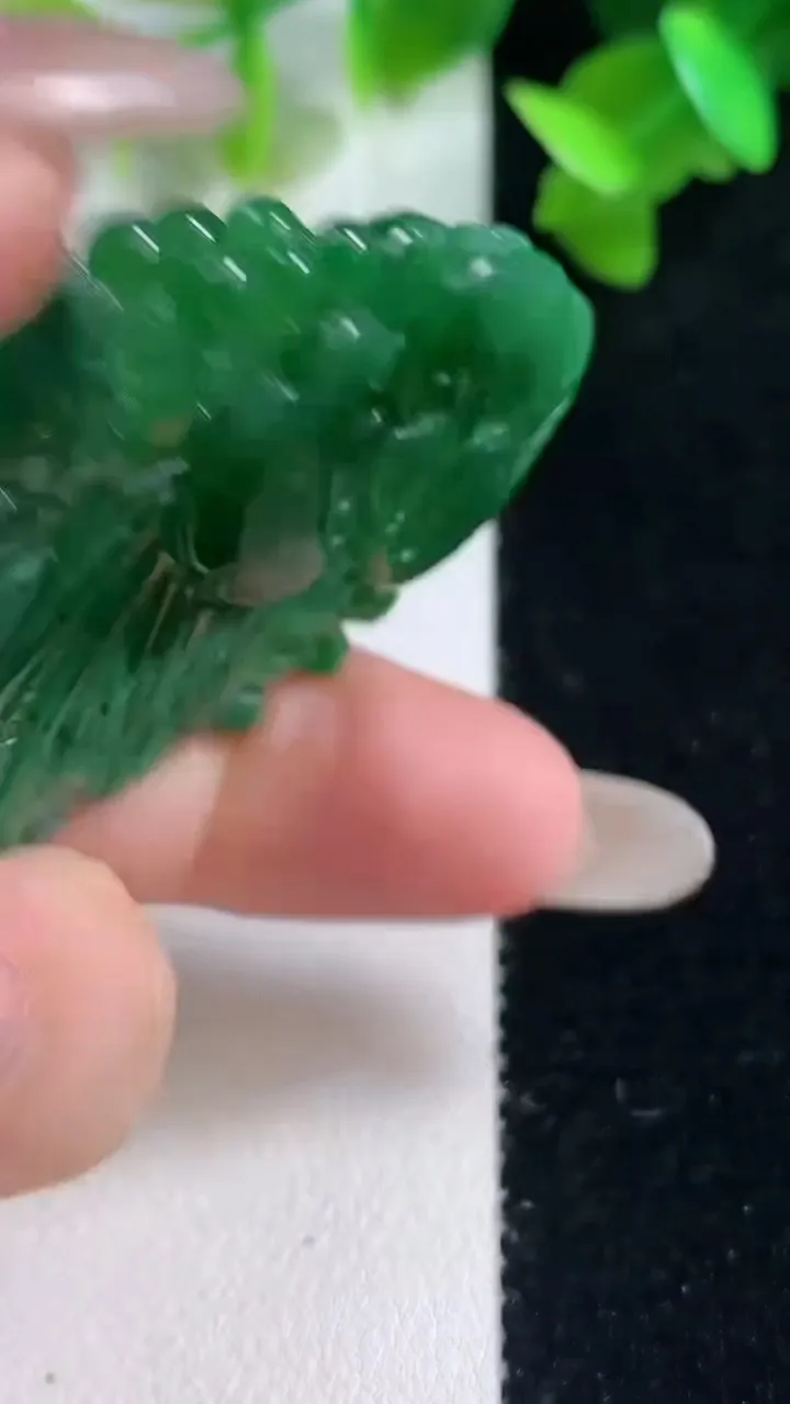 天然A货翡翠凤凰吊坠，尺寸63.7-38-6.9，重量:29.21g
10月28日