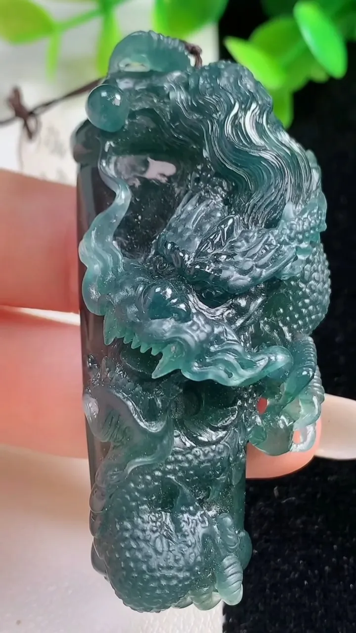 天然A货翡翠蓝水降魔杵吊坠，尺寸63.2-29.2-17.6，重量:45.87g
10月28日