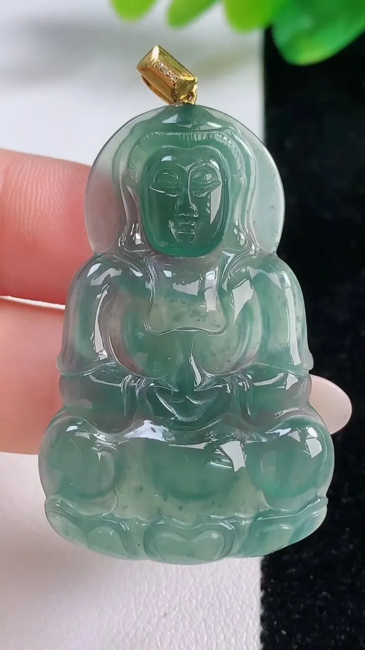 天然A货翡翠种蓝水观音菩萨吊坠，尺寸45.5-28.8-4.1，重:9.00g
10月28日