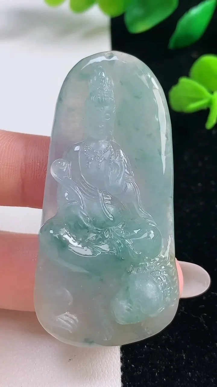 天然A货翡翠文殊菩萨吊坠，尺寸58.8-28.8-9.3，重:23.63g
10月28日