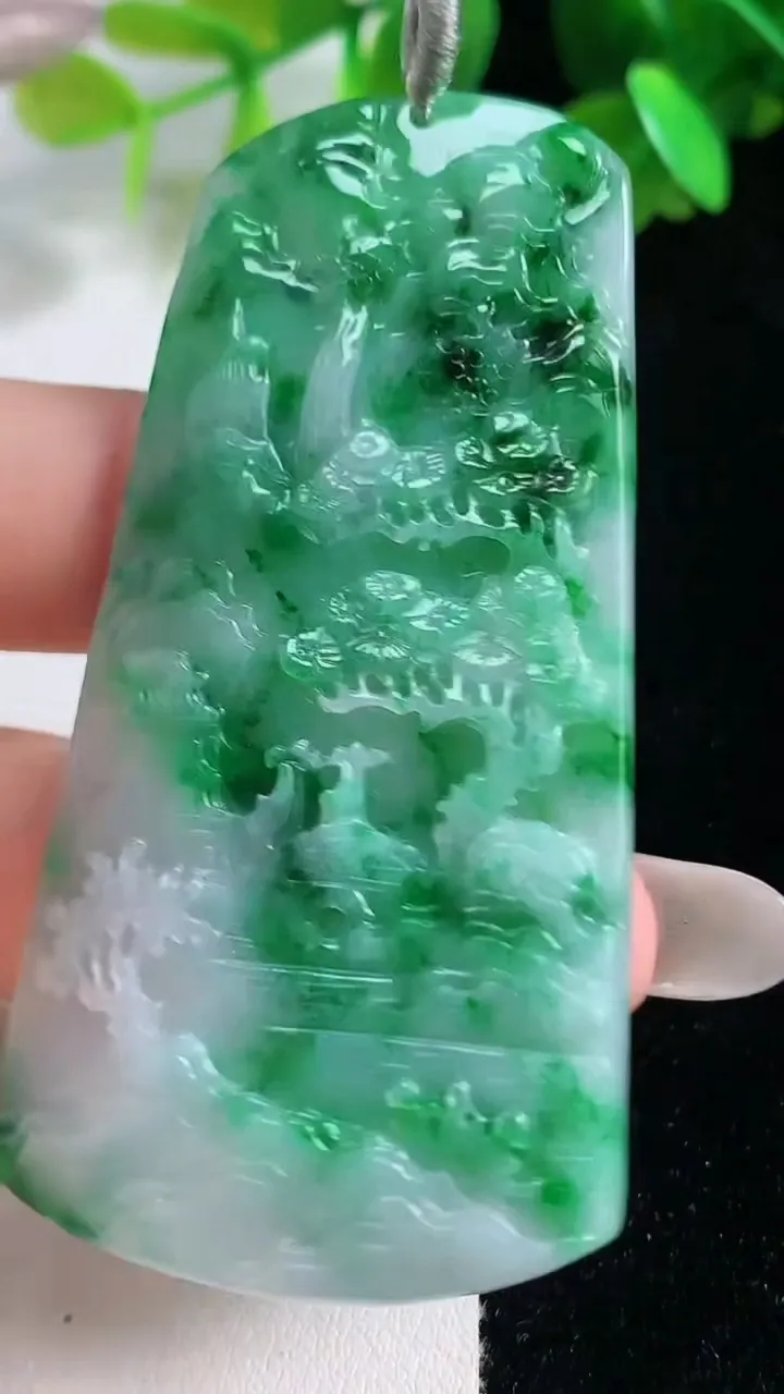 天然A货翡翠山水牌吊坠，尺寸66.7-33.7-5.5，重量:26.05g
10月28日