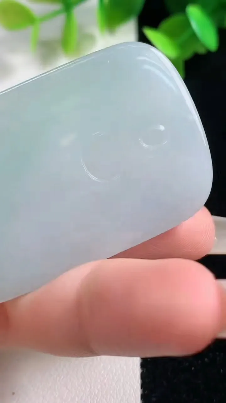 天然A货翡翠大日如来吊坠，尺寸48.3-32.4-4.9，重量:18.89g
10月28日