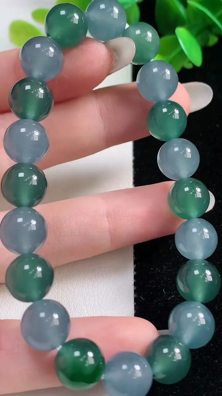 天然A货翡翠圆珠手串，尺寸9.5-20颗，重量:32.93g10月28日
工厂直销收藏佳品,种好水足