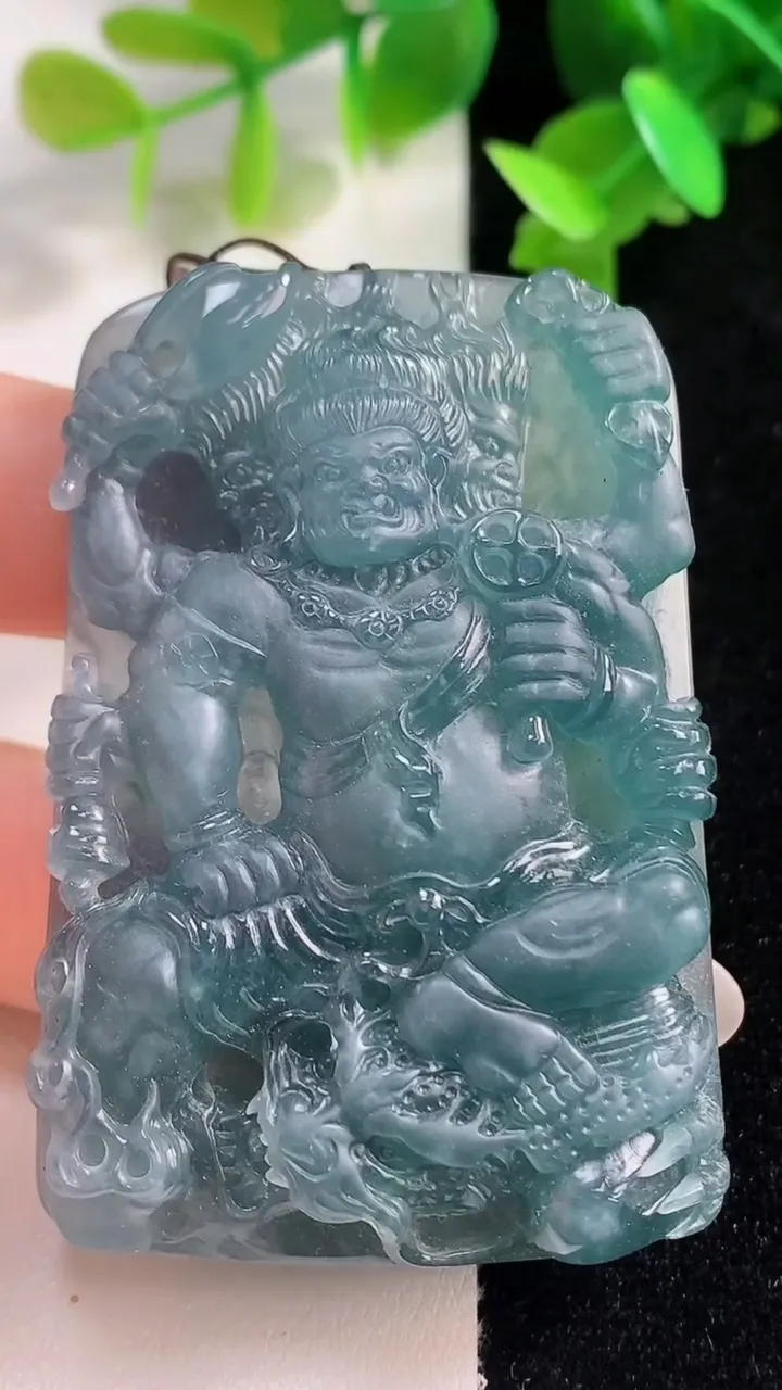 天然A货翡翠蓝水御龙不动明王吊坠，尺寸58.4-39-11.2，重量:55.85g
10月28日