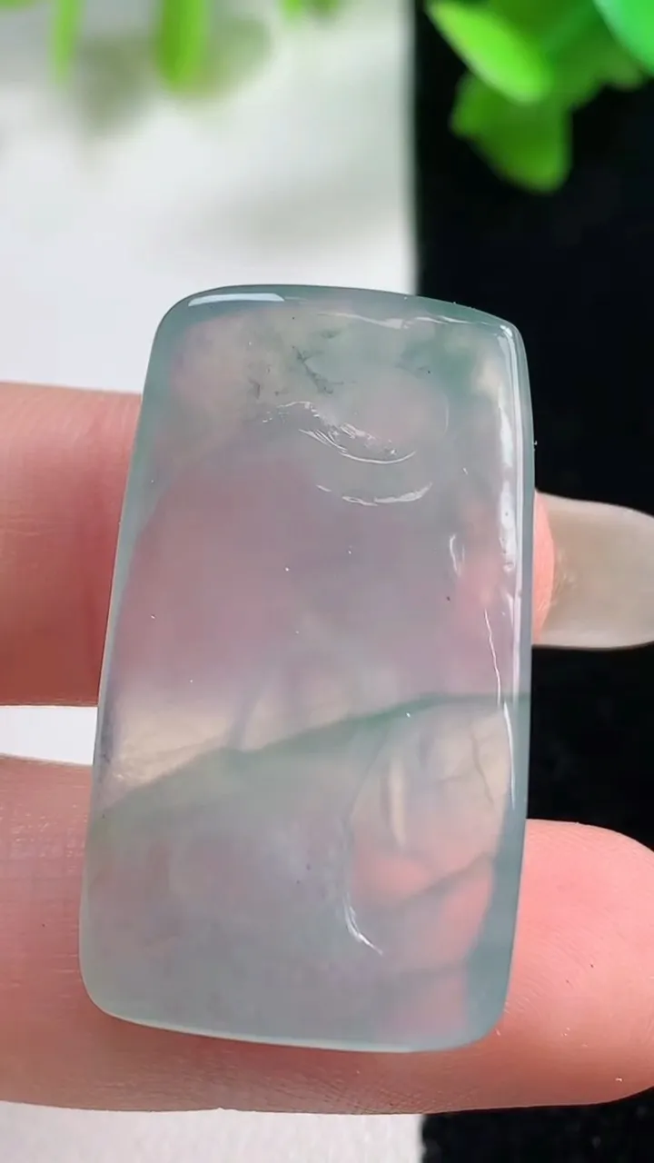 天然A货翡翠冰种飘花无相佛吊坠，尺寸33.7-18.7-6.4，重量:8.26g
10月28日