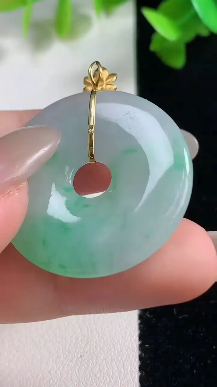 天然A货翡翠平安扣吊坠，尺寸31-3.9，重量:9.48g
10月28日