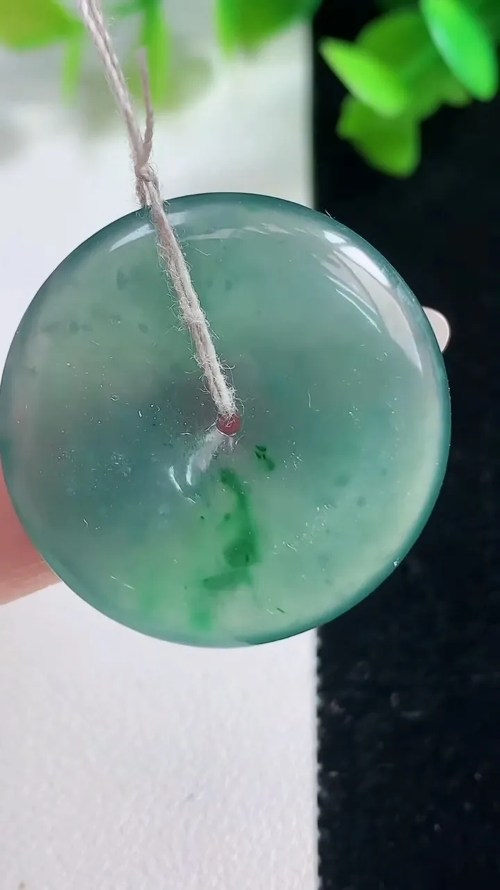 天然A货翡翠蓝水平安扣吊坠，尺寸29.2-4.4，重量:9.89g
10月28日