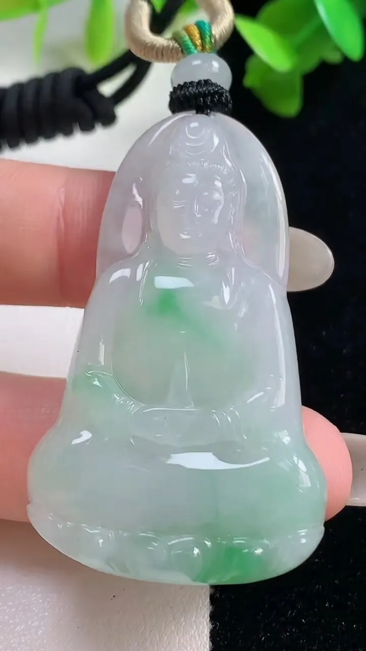 天然A货翡翠观音菩萨吊坠，尺寸49.5-30.2-5.5，重量:17.33g
10月28日