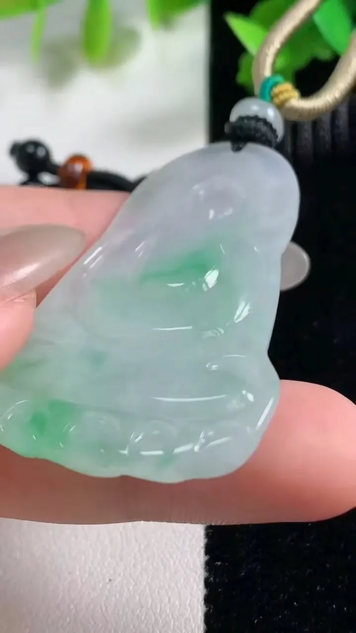 天然A货翡翠观音菩萨吊坠，尺寸49.5-30.2-5.5，重量:17.33g
10月28日