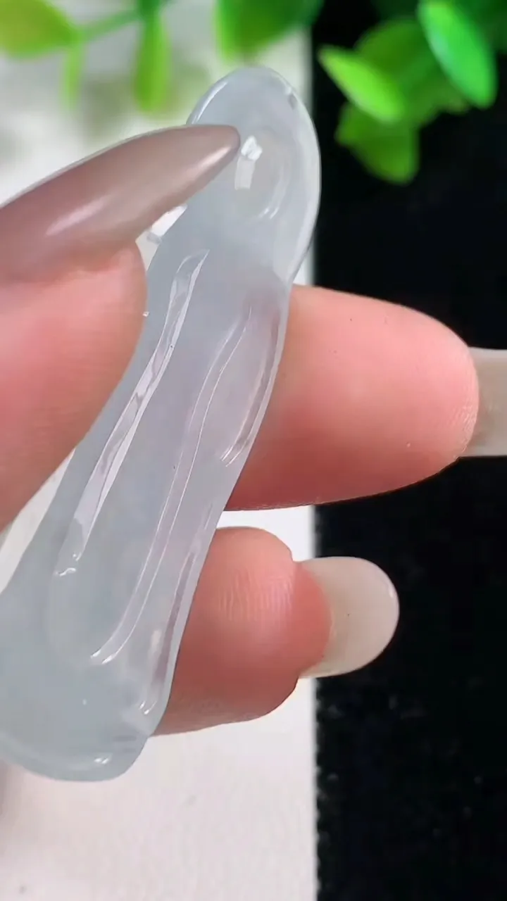 天然A货翡翠阿弥陀佛吊坠，尺寸48-16.4-4.9，重量:8.85g
10月28日