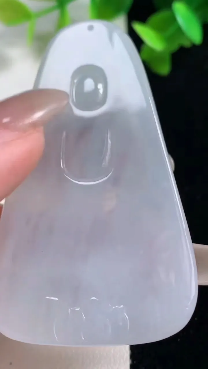 天然A货翡翠大日如来吊坠，尺寸63-36.1-6，重量:23.51g
10月28日