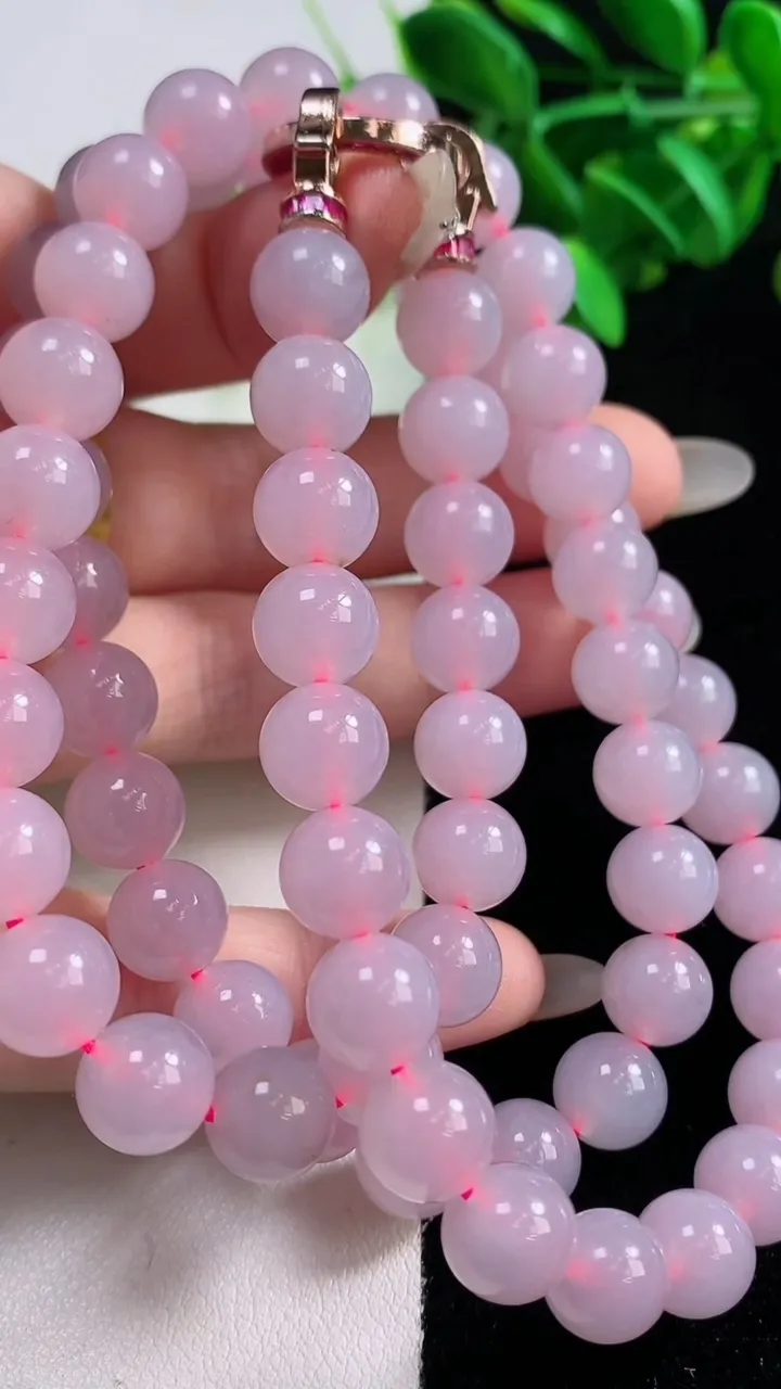 天然A货翡翠圆珠项链，尺寸8.8-68颗，重量:89.40g
10月28日