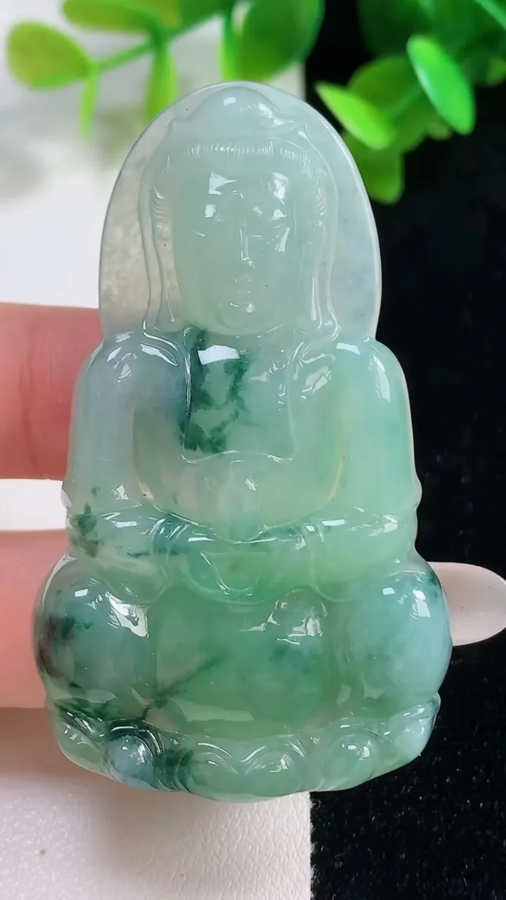 天然A货翡翠观音菩萨吊坠，尺寸59.6-35.8-6.2，重量:22.18g
10月28日