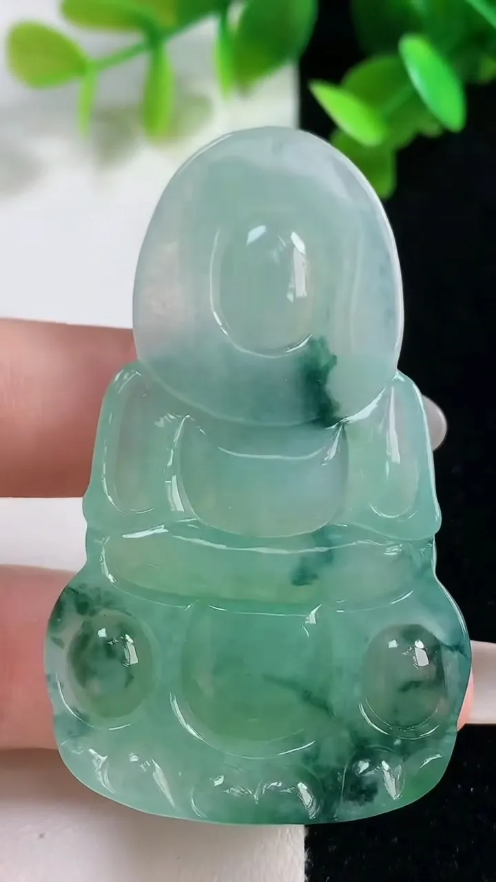 天然A货翡翠观音菩萨吊坠，尺寸59.6-35.8-6.2，重量:22.18g
10月28日